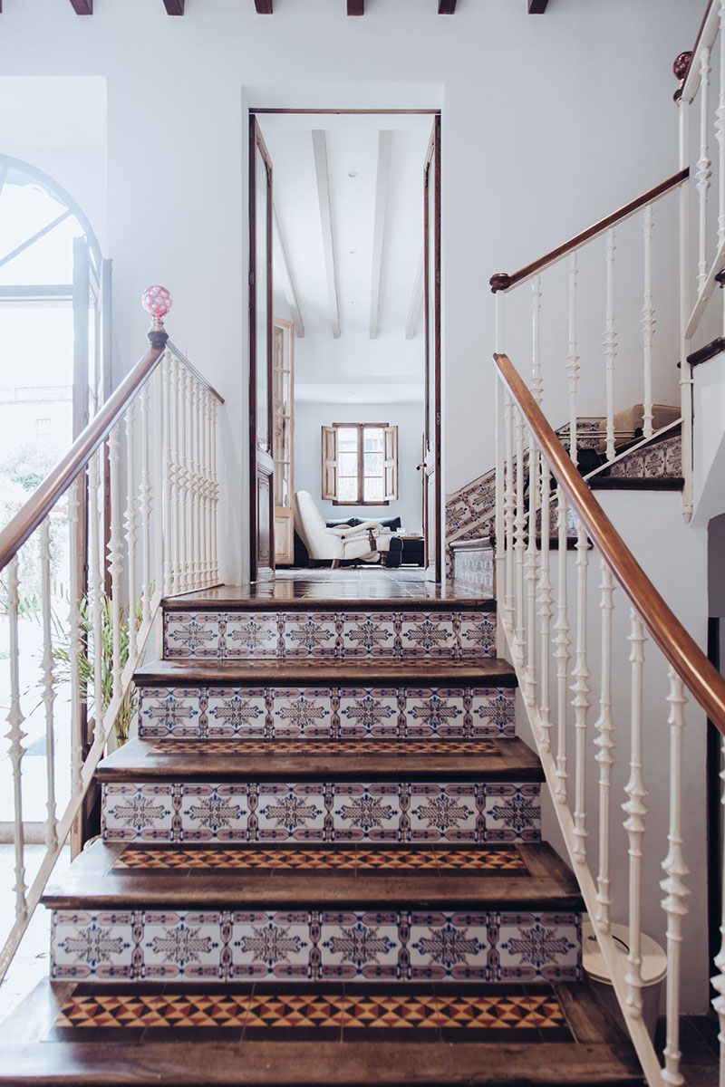 Прекрасный таунхаус на Майорке, который не утратил своего исторического обаяния Прекрасный таунхаус на Майорке, который не утратил своего исторического обаяния бассейн,интерьер и дизайн,Испания,каменный дом,Майорка,средиземноморский стиль,таунхаус