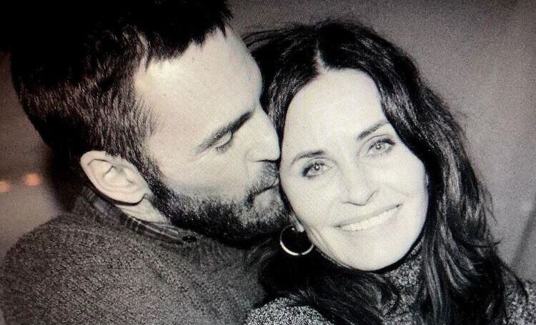 Кортни Кокс опубликовала редкие кадры с бойфрендом по особенному поводу: "Я люблю тебя"