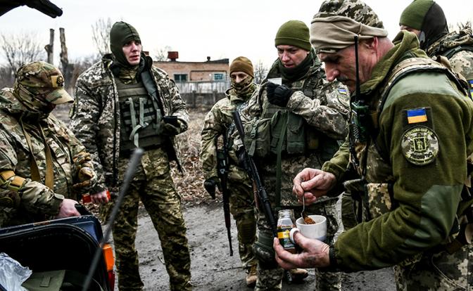 В бой за сало. Командование ВСУ «стимулирует» боевиков в Купянске обещанием еды, а они ловят крыс