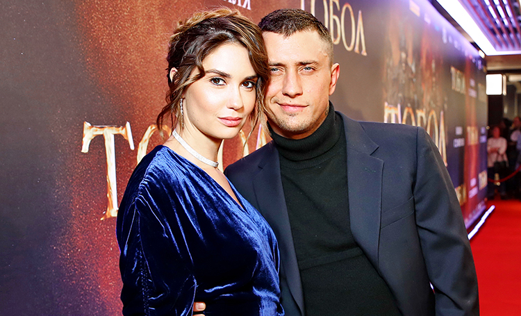 Агата Муцениеце рассказала о домашнем насилии от Павла Прилучного: "Он выкинул мой телефон и выгнал нас с детьми из дома"