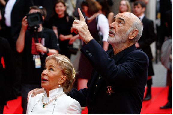 Вдова Шона Коннери рассказала о деменции и тяжелых последних днях актера