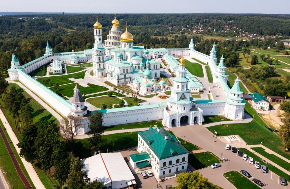 Куда поехать на майские праздники в Подмосковье: 5 городов, до которых добираться меньше 1 часа можно, также, минут, городе, машине, электричке —, посетить, городов, всего, немало, советуем, отдохнуть, самых, красивых, Москвы, добраться, фарфоровый, дорога, Дмитров, красивые