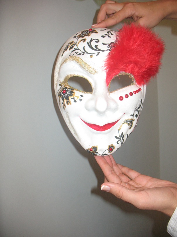 Интересная поделка маска для творческого времяпровождения