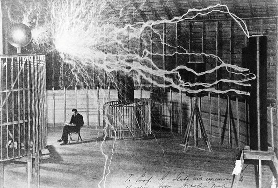 Никола Тесла: 10 неудобных фактов из жизни великого гения будущее,изобретения,интересные факты,история,наука,научные исследования,научные открытия,научные факты,технологии,физика