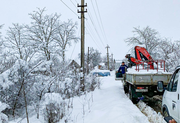 Энергетики «Россети Кубань» восстановили энергоснабжение Кубани и Адыгеи: 200 человек и 110 единиц техники работали в эти дни