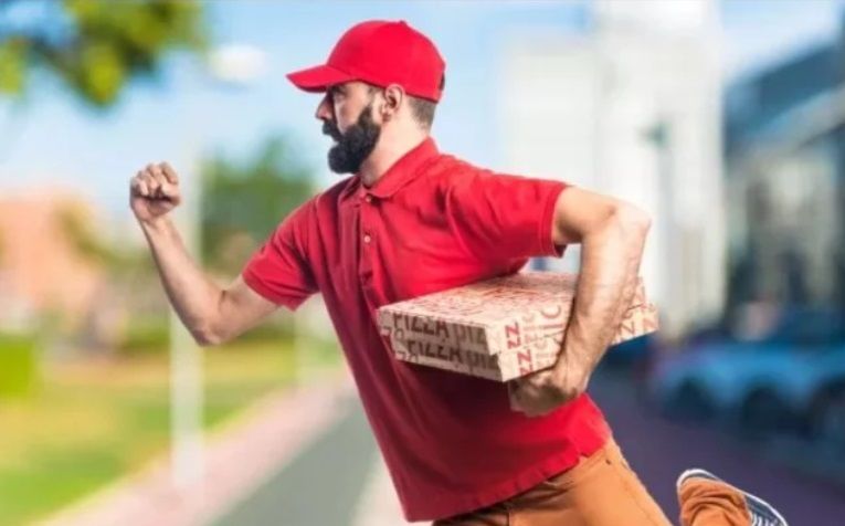 В московской компании ищут курьеров, которые будут есть пиццу вместе с клиентом В московской компании ищут курьеров, которые будут есть пиццу вместе с клиентом