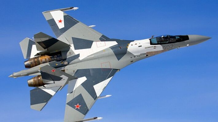 Сверхманевренный истребитель Су-35 