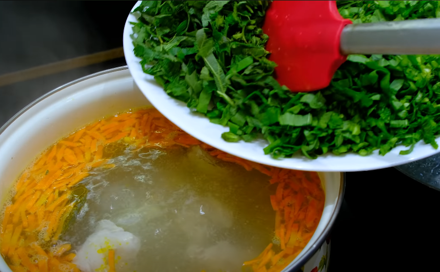 Ваше тело будет вам благодарно, если вы приготовите Зеленый борщ "в +45 жары" по рецепту из СССР первые блюда,супы