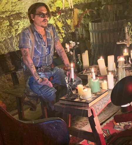 Джонни Депп завел Instagram: миллион подписчиков за 10 часов, песня про изоляцию и другие особенности блога актера Звезды,Новости о звездах