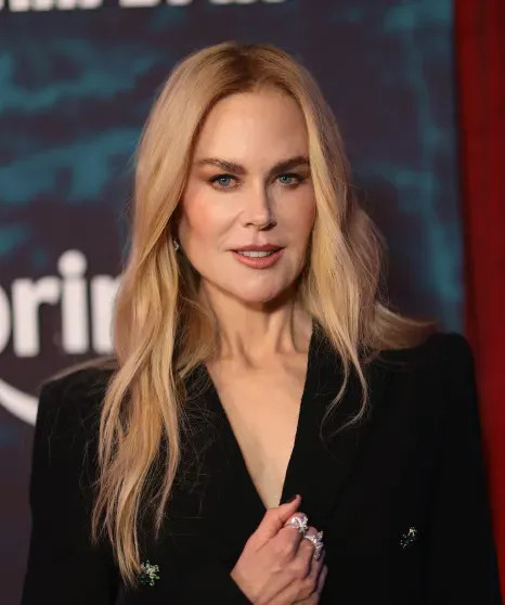 58-летняя Николь Кидман вышла в свет в пиджаке на голое тело и прозрачной юбке Кидман, КидманНиколь, вышла, после, развода, Николь, говорят, старшей, приковано, также, СалемВнимание, мультимиллионер, ухаживать, недостатка, внимании, мужском, которая, испытывает, Впрочем, информацией