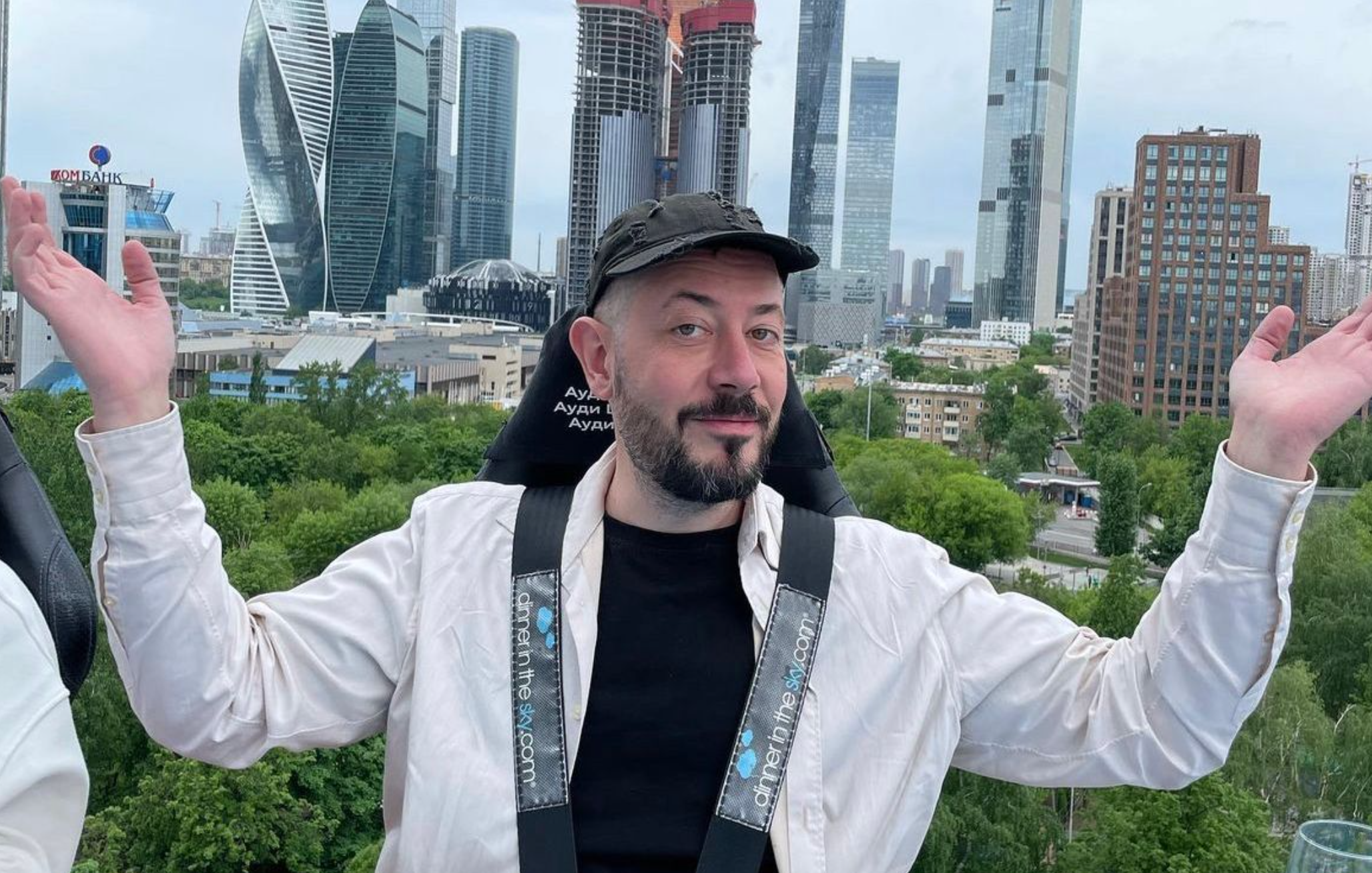 11 детей от разных жен, ненавидит женщин и оскорбил Олесю Иванченко: почему Артемий Лебедев — большой ред флаг? Артемий, Лебедев, только, дизайнер, одном, своих, жизни, женщинам, детей, женщин, интервью, заявлял, Лебедев —, также, говорил, менее, любит, насилуют, между, личной