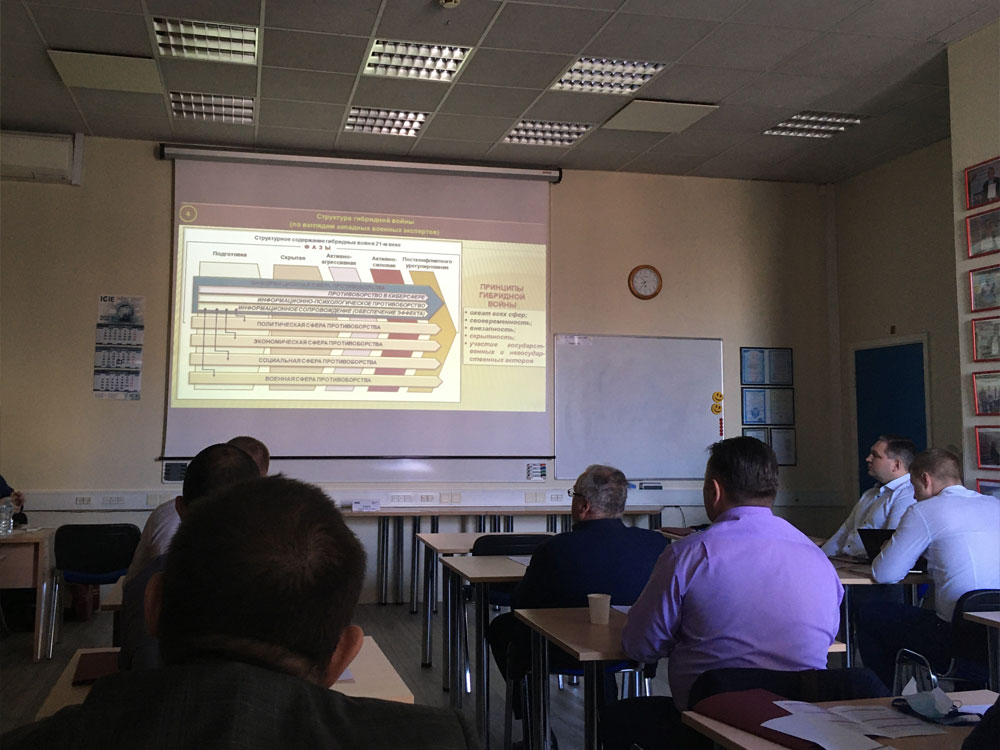 Гибридные войны и будущее ОПК: оборонщики обсудили задачи отрасли в геополитическом контексте