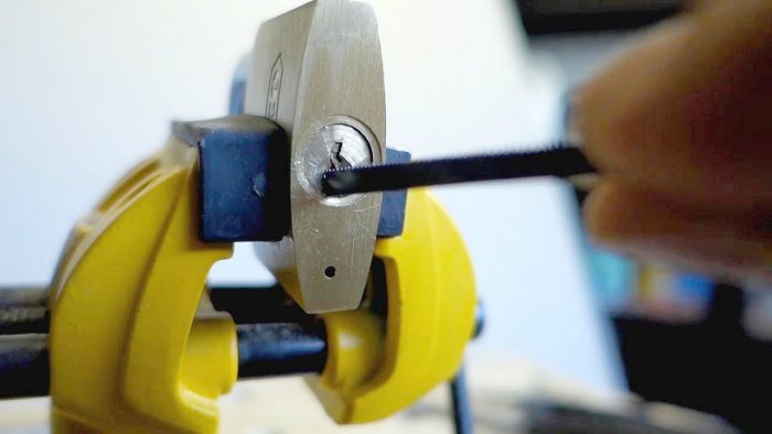 Как вытащить обломок ключа из замка ключ в замке,мастер на все руки,полезные советы