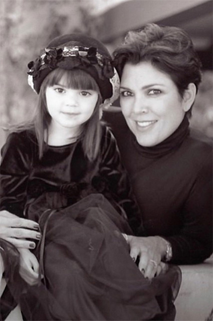 Поклонники сравнивают Кендалл Дженнер с ее мамой Крис из-за новой фотосессии с короткой стрижкой Поклонники сравнивают Кендалл Дженнер с ее мамой Крис из-за новой фотосессии с короткой стрижкой Фотосессии