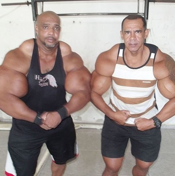 Бразильские братья пичкают себя опасной химией, чтобы украсить своё тело 70-сантиметровыми бицепсами Халк и Конан, бицепсы, в мире, история, люди, спорт, химия
