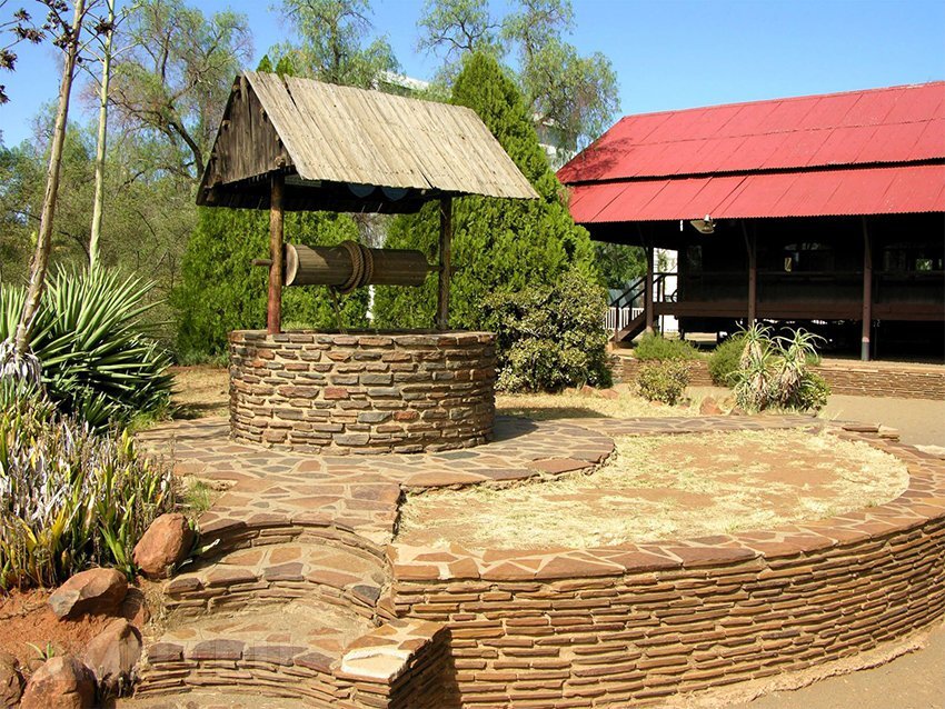 Целостная композиция с&nbsp;мощёной площадкой