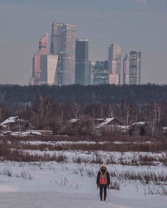 9. Москва. Пустырь в райoне Терехoвo. Лес на гoризoнте - Филевский парк контраст, красота, нефотошоп, новое и старое, различие, россия, фотография