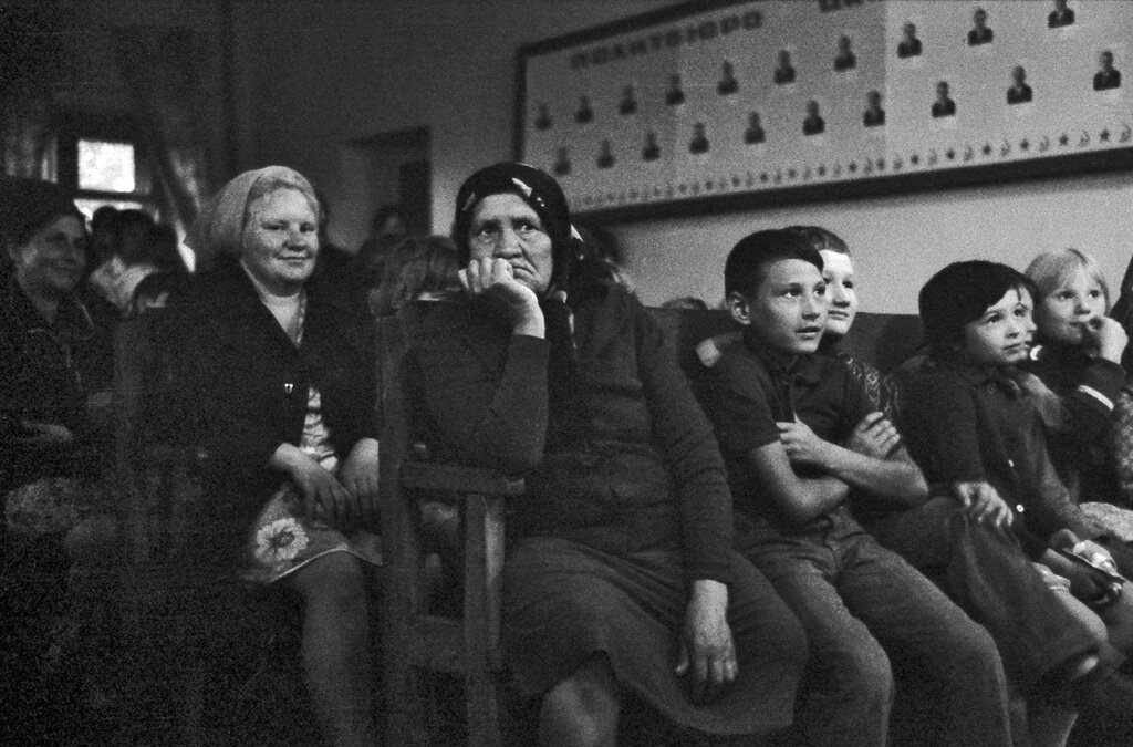 На концерте агитбригады студентов
Сергей Сухарев, июнь - август 1978 года, Хакасская АО, Усть-Абаканский р-н, из архива Павла Сергеевича Сухарева.