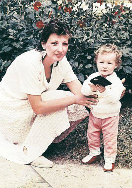 Кети Топурия с мамой в детстве