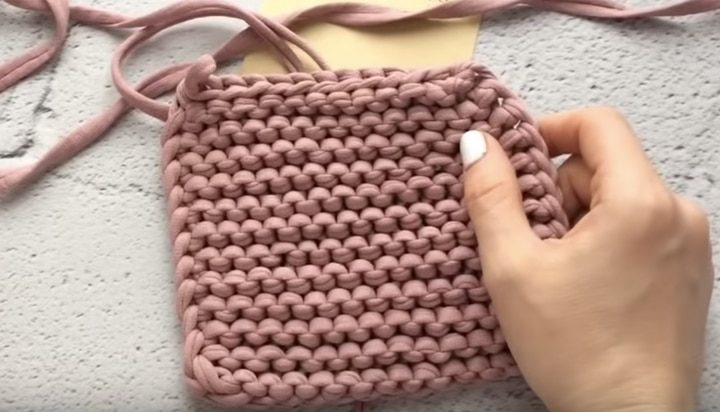 Вяжем тапочки с двойной подошвой из трикотажной пряжи Вяжем тапочки с двойной подошвой из трикотажной пряжи вязание спицами,рукоделие,своими руками