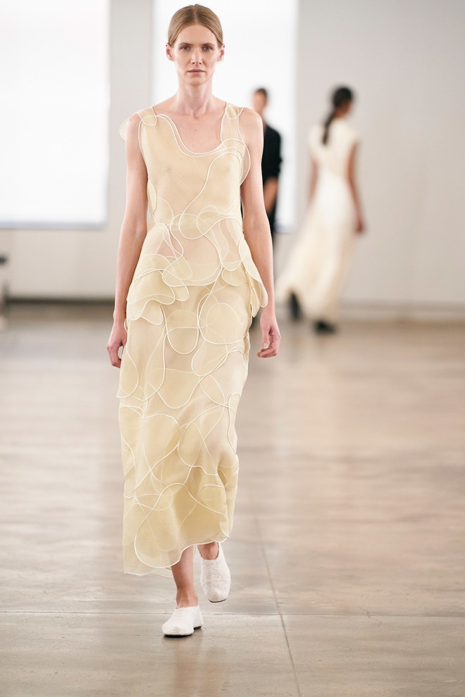 Правильные рубашки и юбки из необычного кружева: The Row RTW Spring 2020 Правильные рубашки и юбки из необычного кружева: The Row RTW Spring 2020 лучшее,мода,модные советы,Наряды