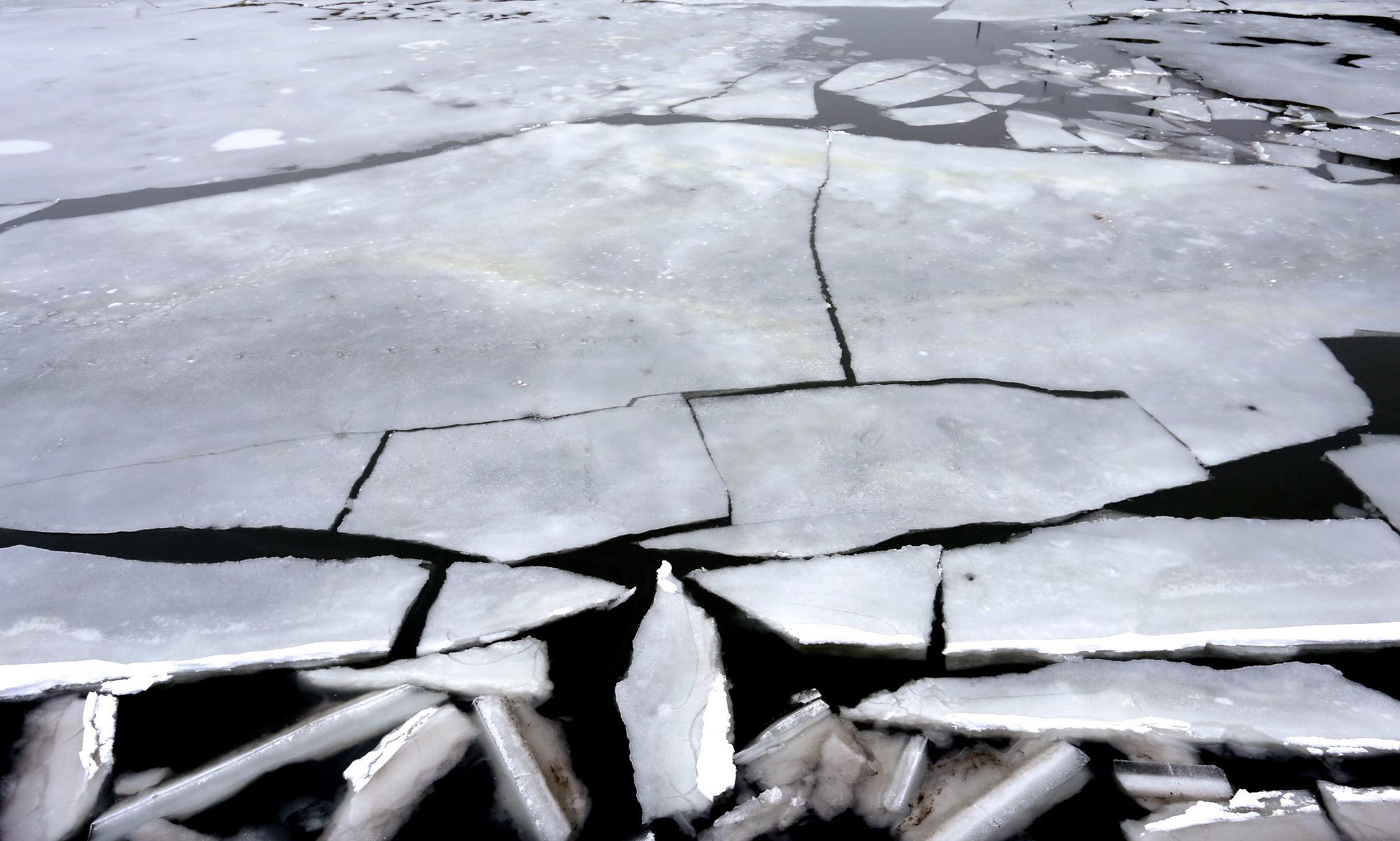 Голова ледохода на Северной Двине за сутки продвинулась на 100 километров