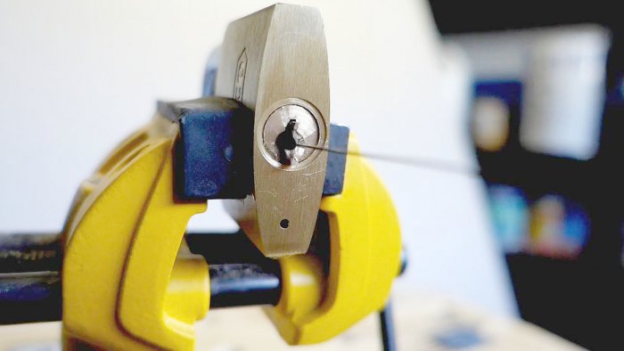 Как вытащить обломок ключа из замка ключ в замке,мастер на все руки,полезные советы