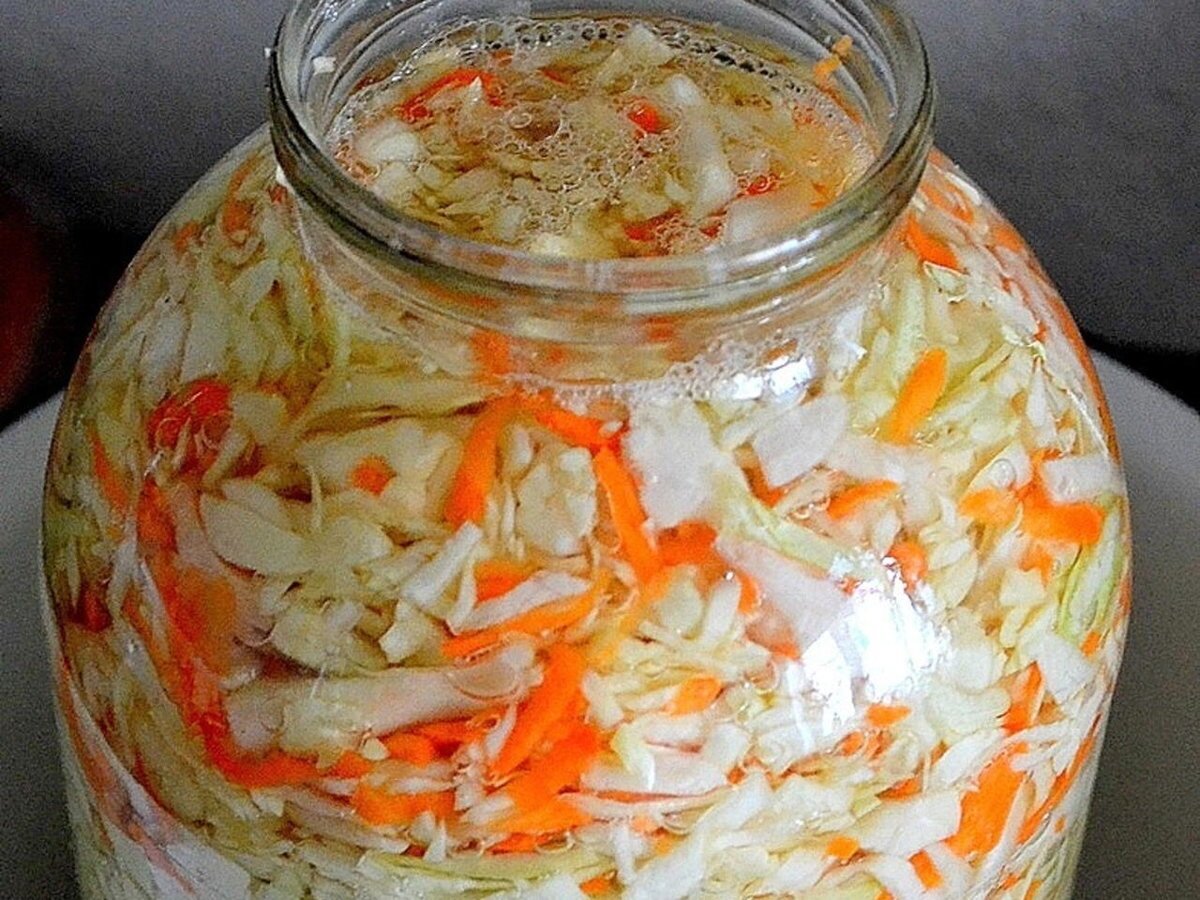 Еще не придумали закуски вкуснее и проще, чем квашеная капуста. Эта любимая закуска каждого, уважающего себя русского (и не только) человека.-2