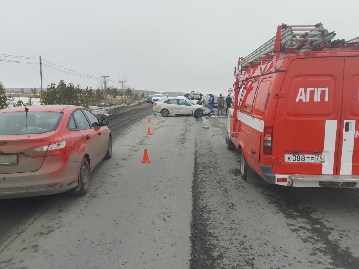 Водители двух машин погибли при лобовом ДТП в Челябинской области