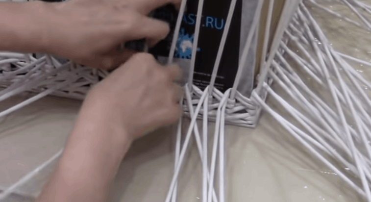 Корзина для белья без лишних затрат Корзина для белья без лишних затрат плетение корзині