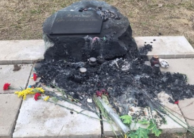 В Новой Москве вандалы сожгли стихийный мемориал погибшим в «Крокусе»