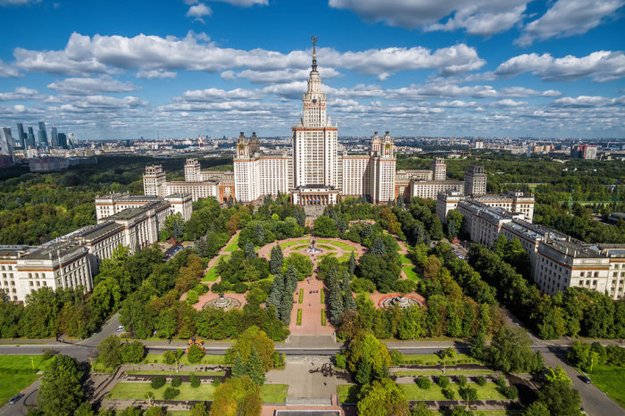 Университетский кампус МГУ занимает площадь около 1,6 кв.км. | Фото: miggerrtis.livejournal.com.