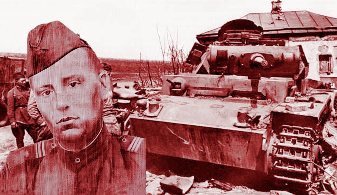 Старший сержант РККА И. Т. Лысенко на фоне подбитого танка Pz.III Ausf.J.