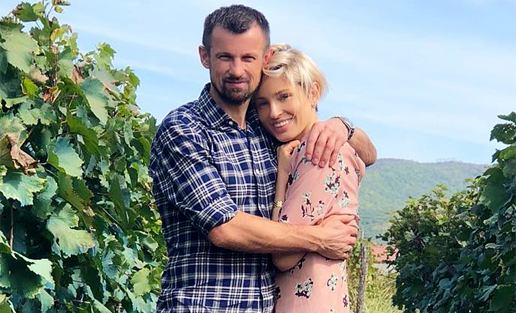 Сергей и Анна Семак поделились первой фотографией с внучкой Евой