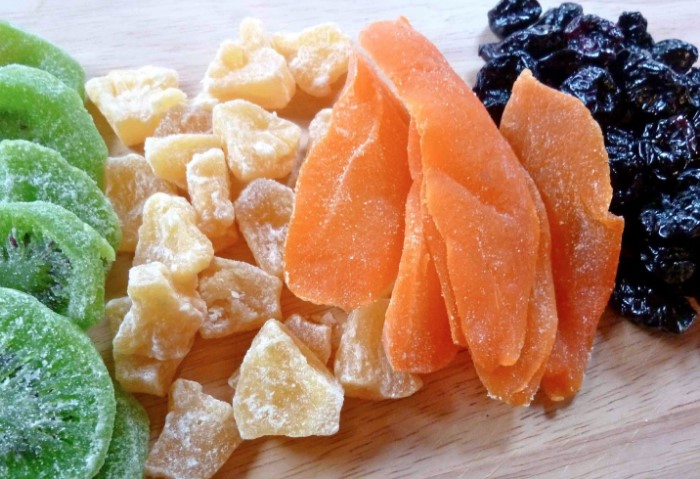 Вместо натуральных ягод и фруктов могут использовать желатин и красители / Фото: munevver.net
