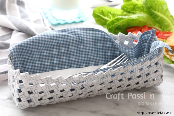 Плетем корзинку из газет и трубочек для коктейля сделай сам