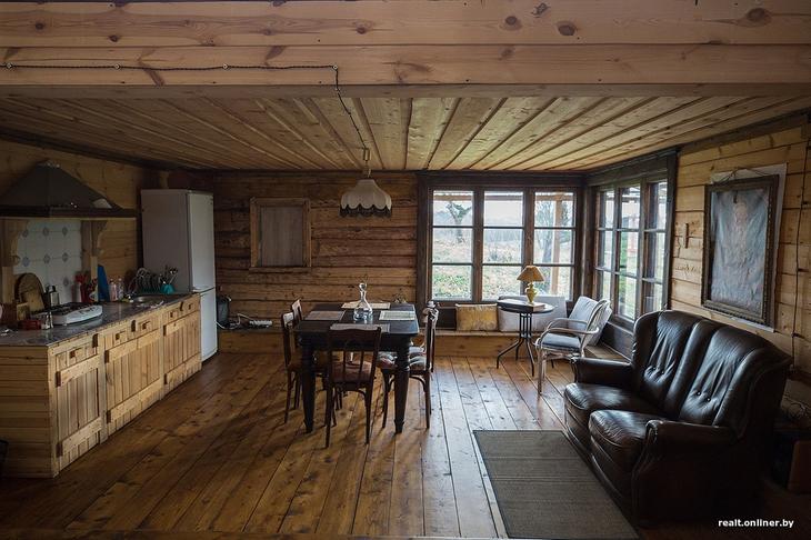 «Вложил сюда все свои сбережения». Как один человек возрождает деревню на Голубых озерах 