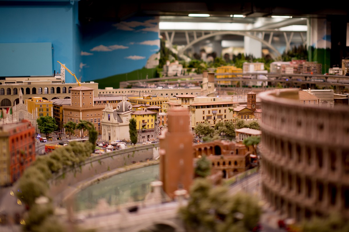 Маленькие музеи. Е Miniatur Wunderland в. Miniatur. Milli Miniatur. Афиша Miniatur Wunderland.