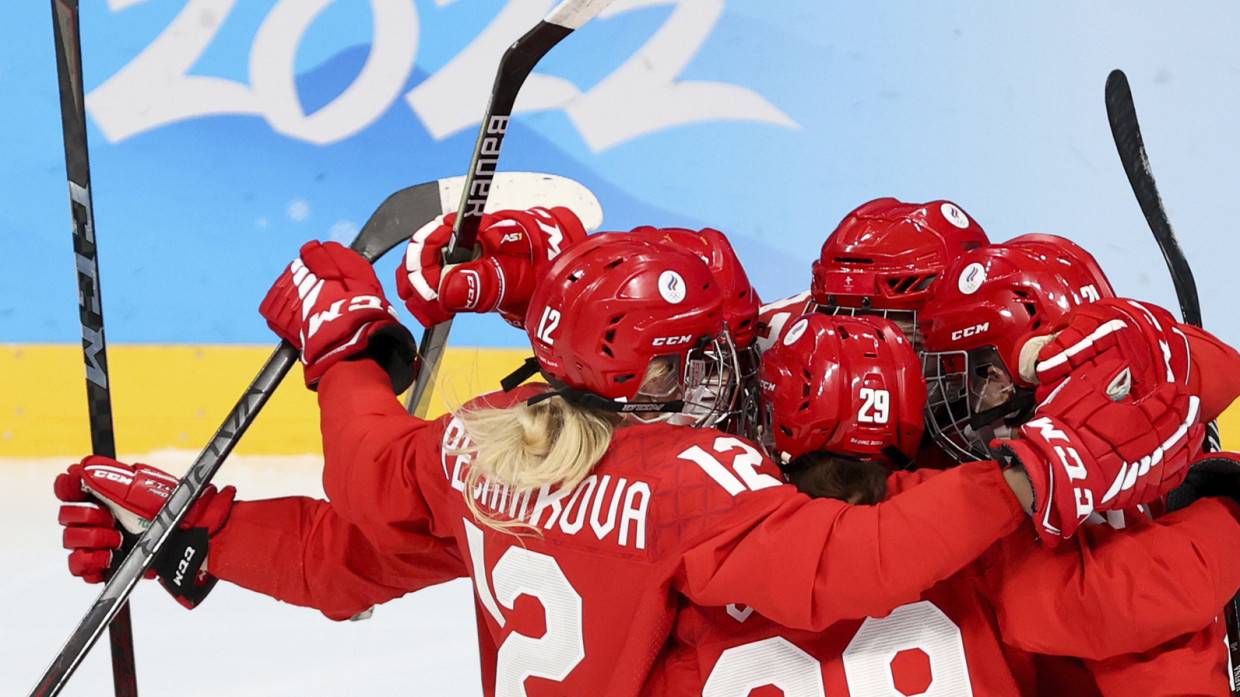 Канада россия игры. Хоккей сборная Канады. Хоккей Канада женщины. Россия Канада. Россия Канада в масках.