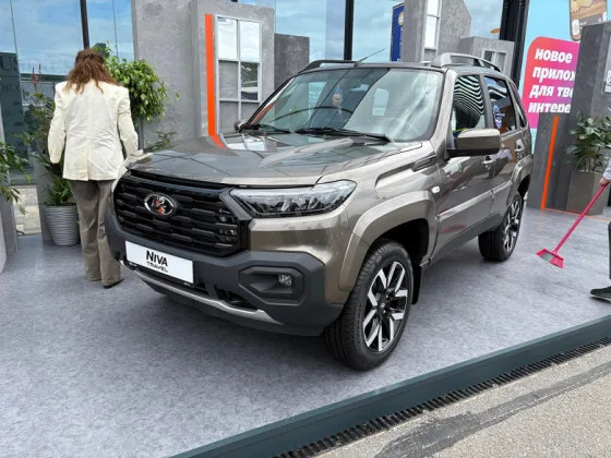 АвтоВАЗ представил новую Lada Niva — со светодиодными фарами и с новым мотором 1,8