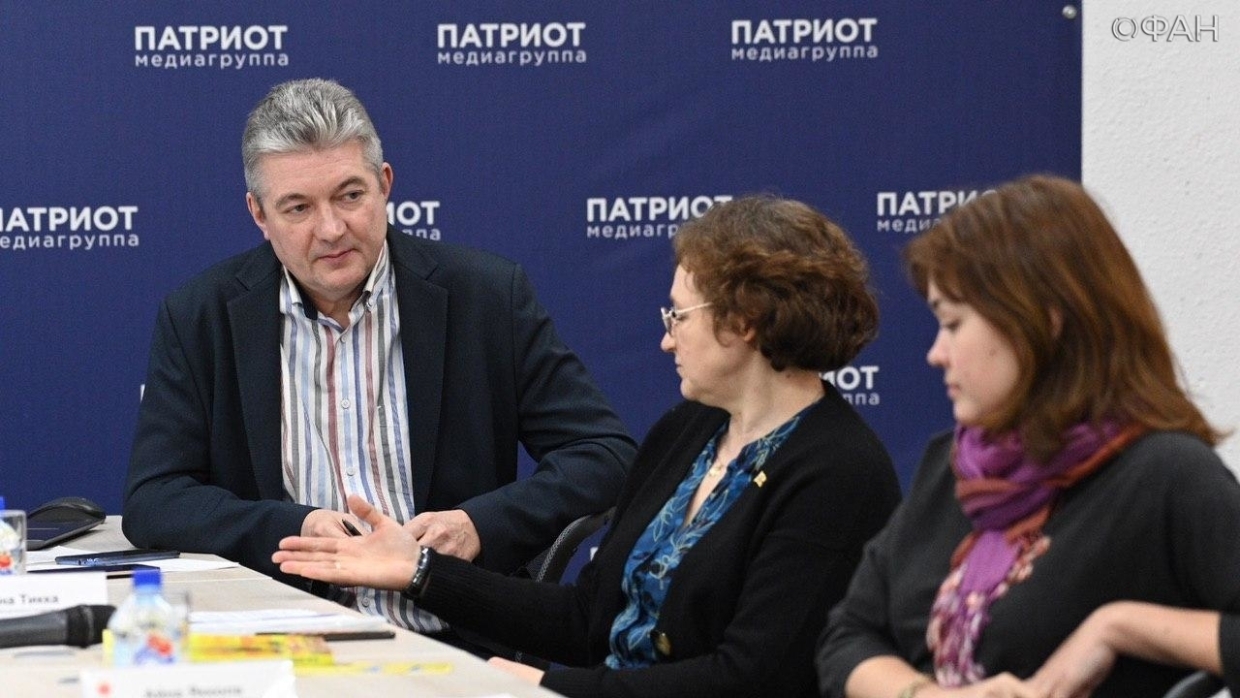 Слева направо: Евгений Зубарев, Елена Тикка и Айна Яккола