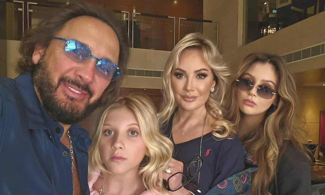 Стас Михайлов поделился редкими фото старшей дочери — поклонники певца сражены красотой девушки