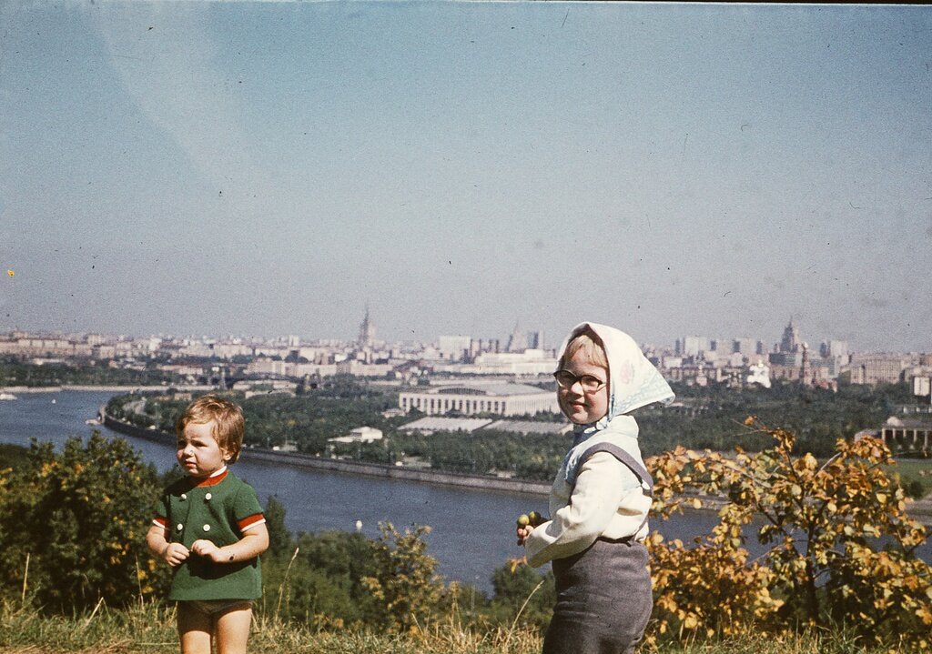Ленинские горы
Вячеслав Бычков, сентябрь - октябрь 1977 года, г. Москва, Ленинские горы, из архива Дениса Бычкова. 