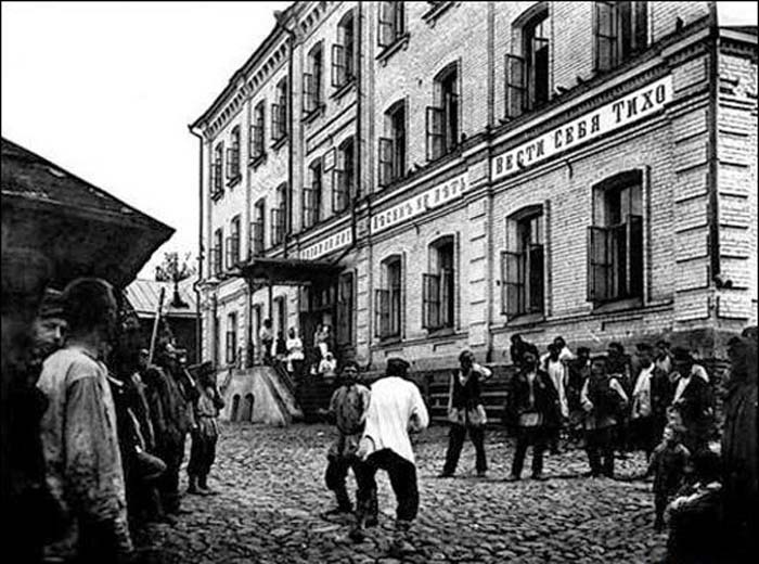 Кто и откуда «понаехал» в Москву 150 лет назад: Миграция XIX века тогда, мигрантов, Москве, москвичей, рабочих, только, меньше, большинство, количество, несколько, сегодня, фабрики, приезжих, через, проблем, квартиры, жителей, нанимали, молодые, Москвы