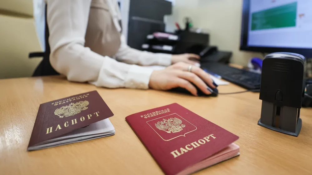 В МИД предложили не выдавать загранпаспорта получившим повестки россиянам