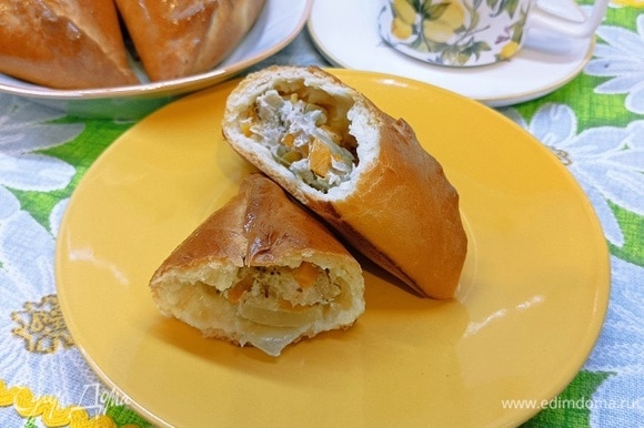 Хороши мясные пироги и теплыми, и остывшими. Очень вкусно и сытно. Угощайтесь!