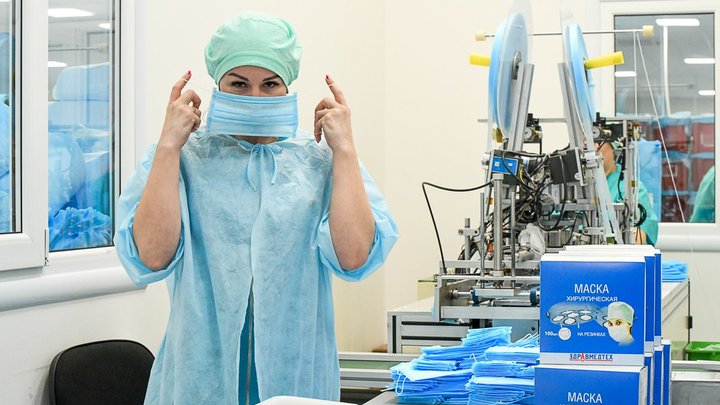 "Надо было спасать людей": Больница купила маски почти по 1,5 тыс. за штуку. Дешевле не было