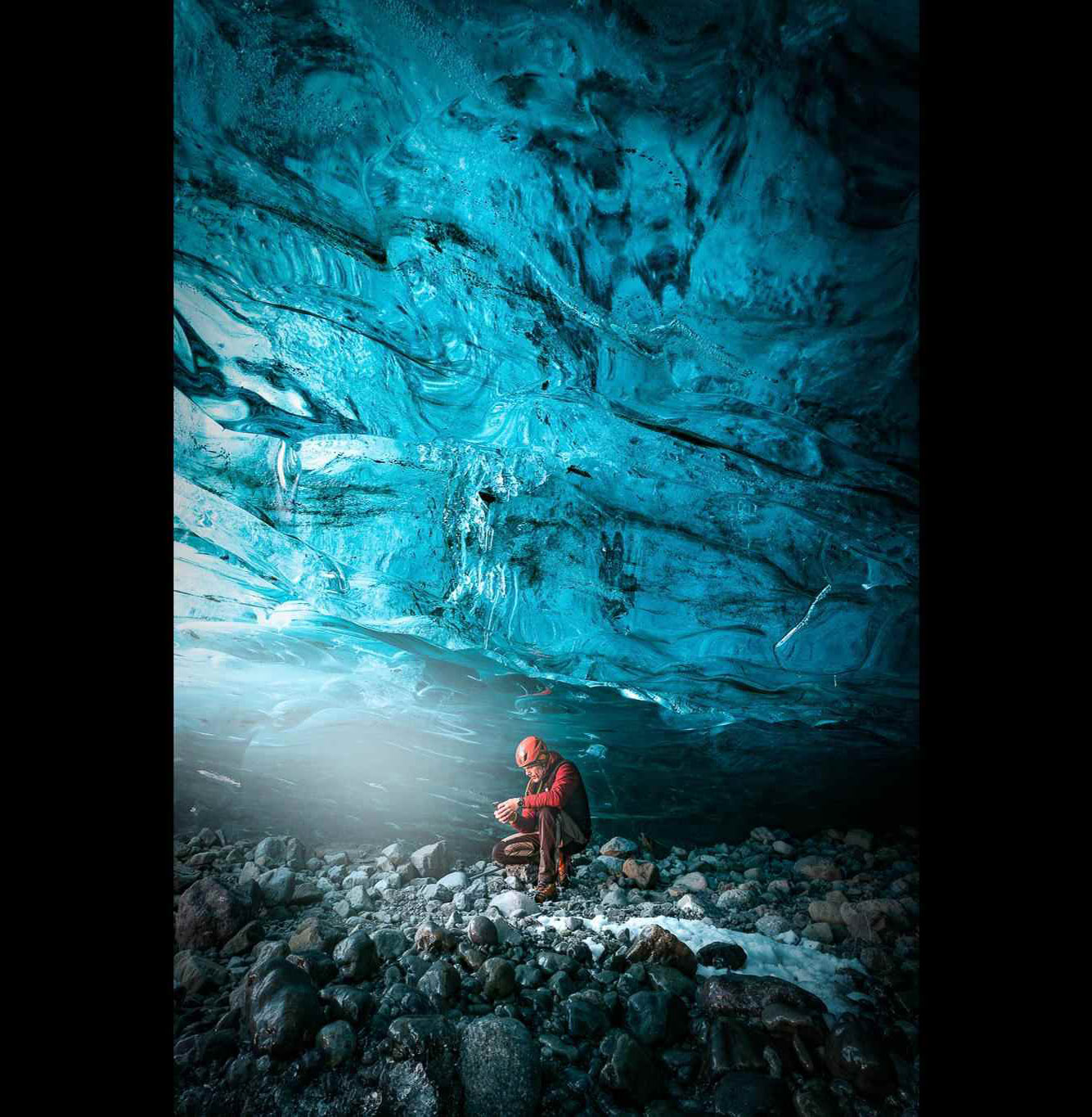 Портрет гида по ледяным пещерам Исландии