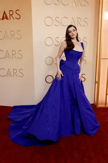 Хайди Клум, Роуз Бирн, Барби Феррейра, Фелисити Джонс на красной дорожке премии 