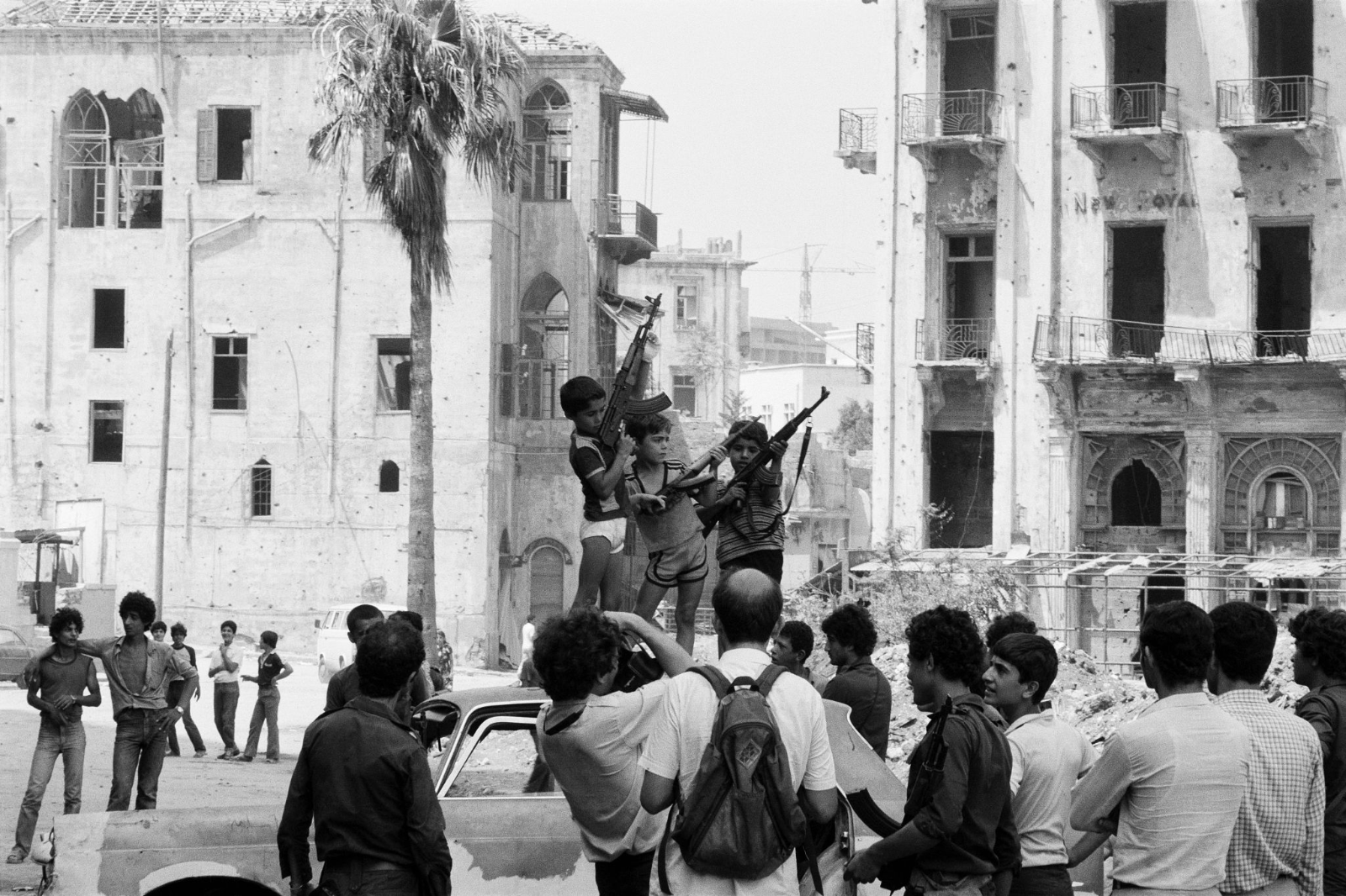 Исторические фотографии Гражданской войны в Ливане (1982-1984) «Амаль», Бейруте, время, Арафат, армия, продолжают, Ребенок, Бейрут, Бейрута, войны, Бойцы, после, сопротивляться, Сабре, последователи, беженцев, лагере, просирийских, отрядам, Набатии